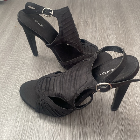 Women’s heels - Picture 2 of 2